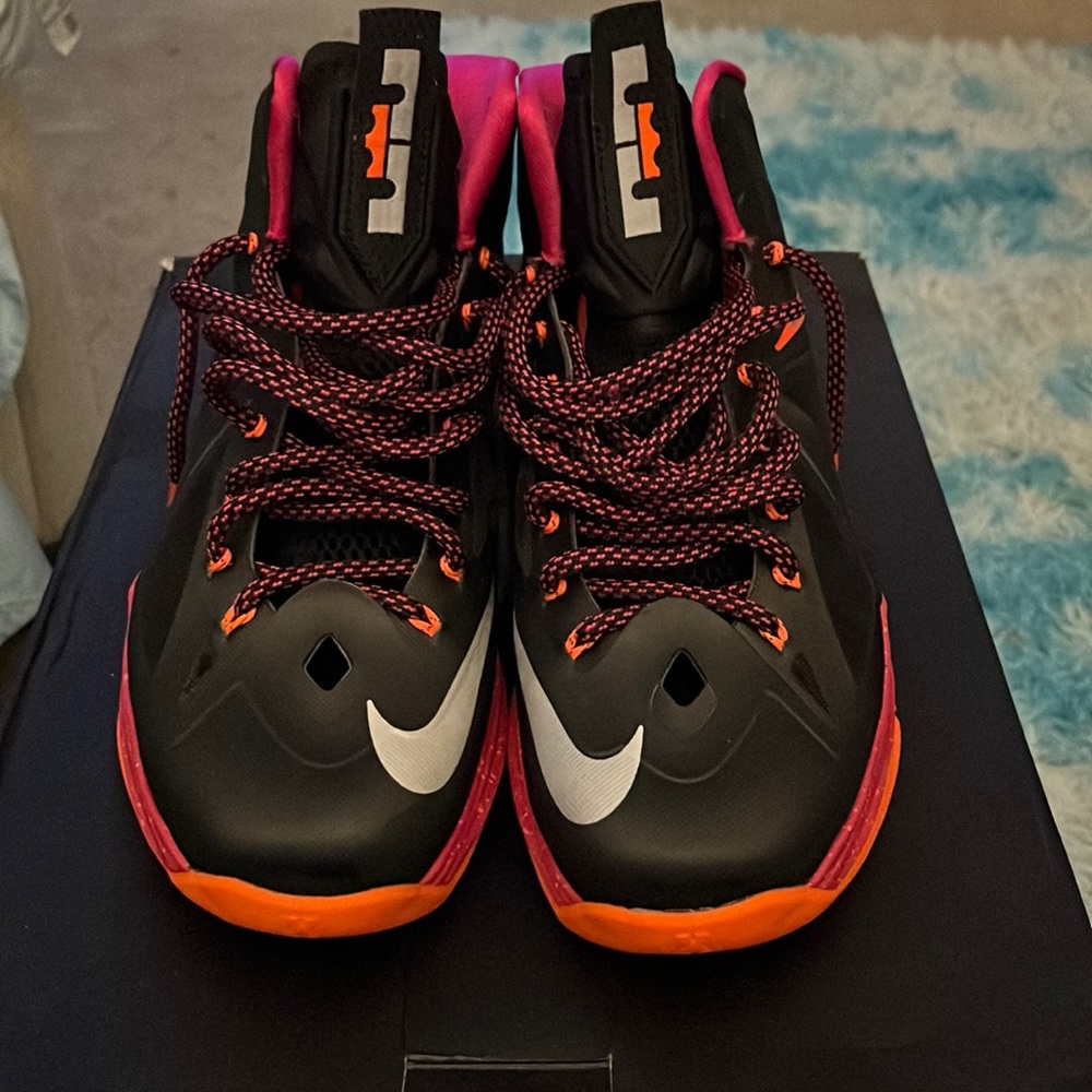 Lebron X size 8-stock 541100005